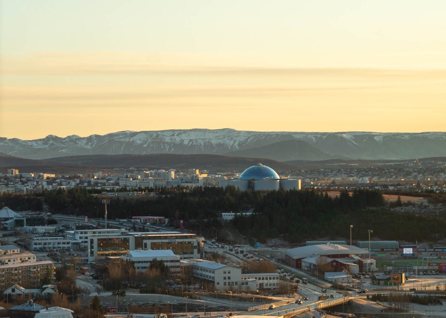 Perlan is a lovely building in Iceland. Perlan is a lovely building in Iceland.