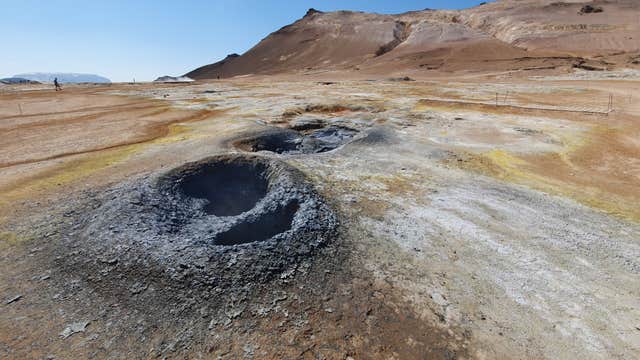 Small-Group Godafoss Waterfall and Lake Myvatn Tour from Akureyri with German-Speaking Guide