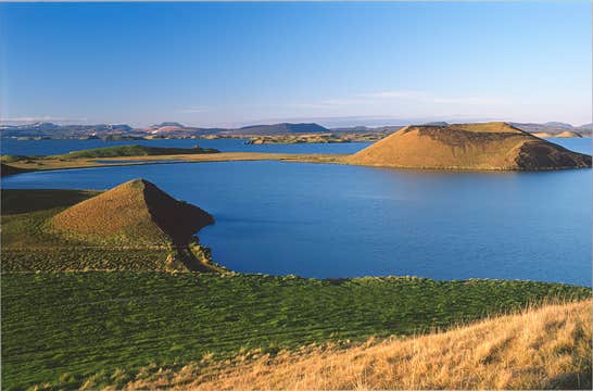 Small-Group Godafoss Waterfall and Lake Myvatn Tour from Akureyri with German-Speaking Guide