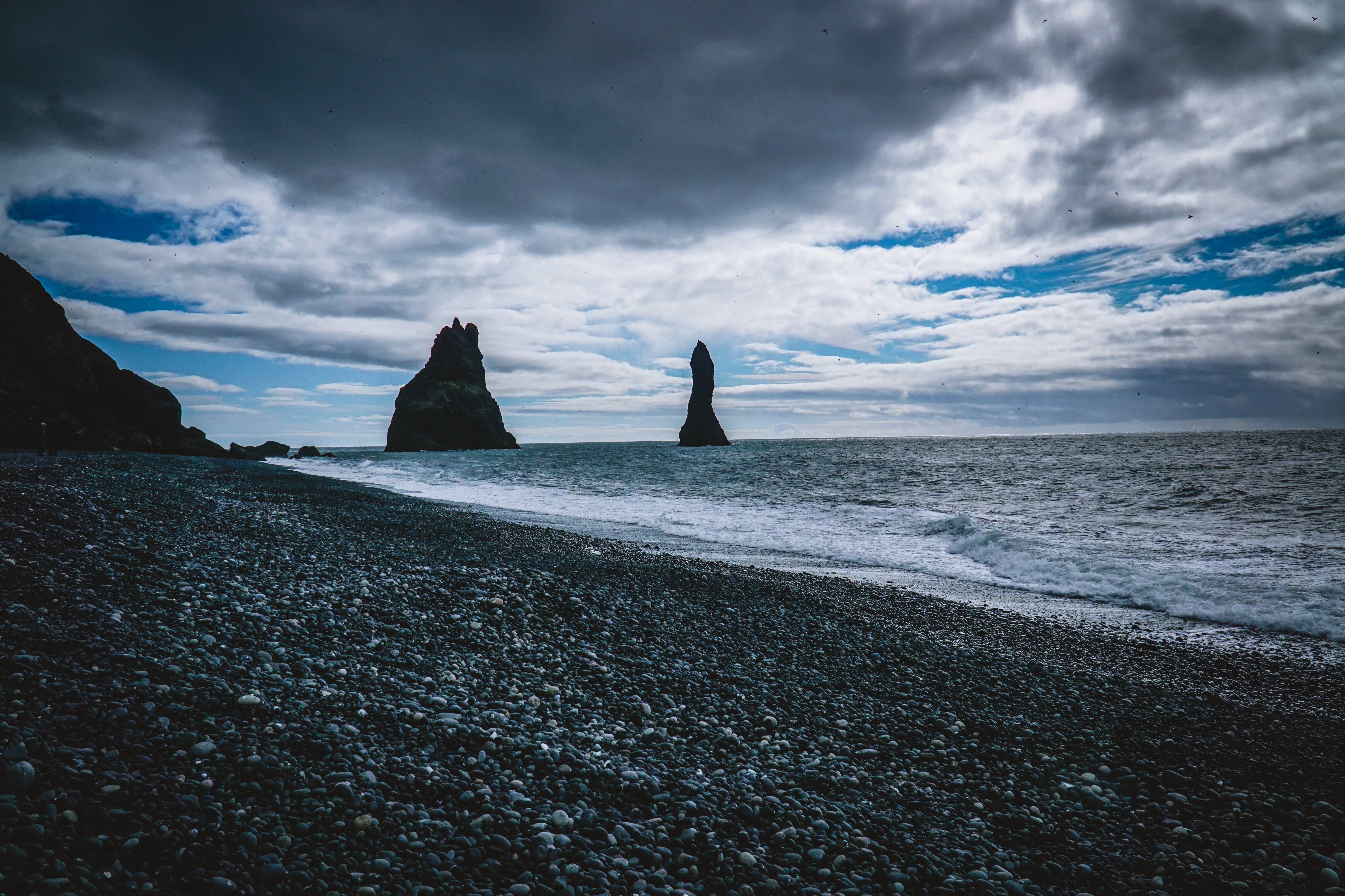 Reynisdrangar ist ein schöner Ort zum Staunen.