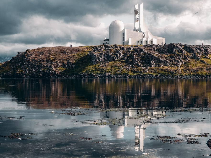 Стиккисхоульмюр долгое время был рыболовной и торговой гаванью.