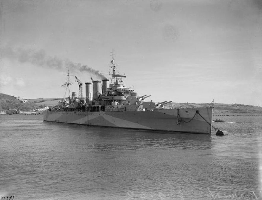 British and US troops arrive in Iceland in WW2 by ship.