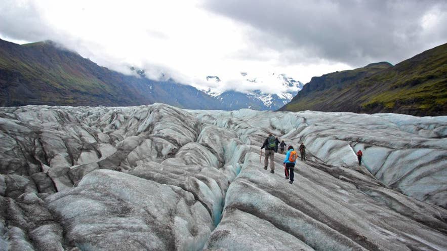 Svínafellsjökull ในไอซ์แลนด์เหมาะอย่างยิ่งสำหรับการเดินสำรวจธารน้ำแข็ง