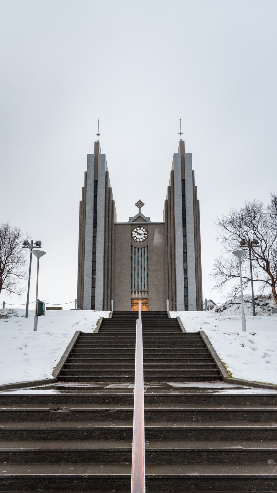 Charakterystyczny kościół w Akureyri.