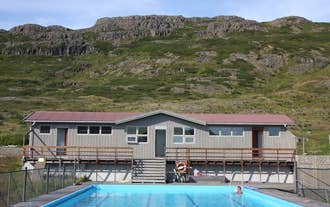 Hotel Laugarholl has its own pool.