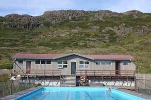 Hotel Laugarholl has its own pool.