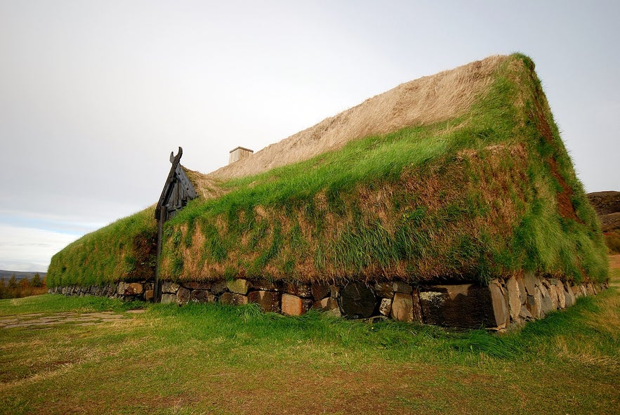 The replica of an old Viking house at Stong. The replica of an old Viking house at Stong.