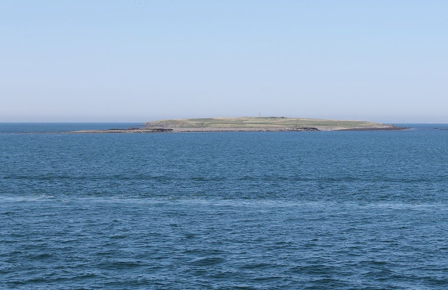 Engey as seen from the sea. Engey as seen from the sea.