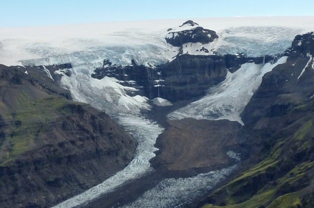 Morsarjokull冰川流入Morsardalur山谷，这里是Morsarfoss瀑布的源头。