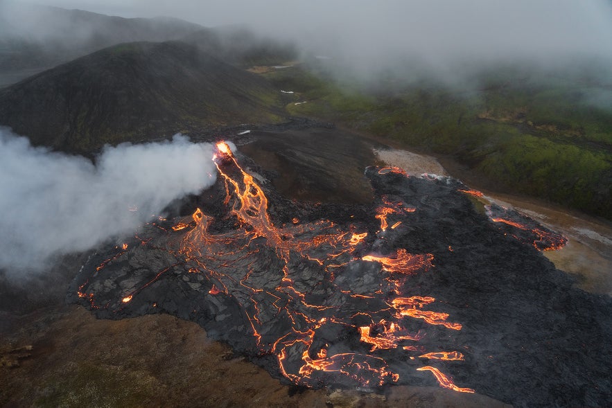 An aerial view of the lava flowing from a crater at Geldingadalur.