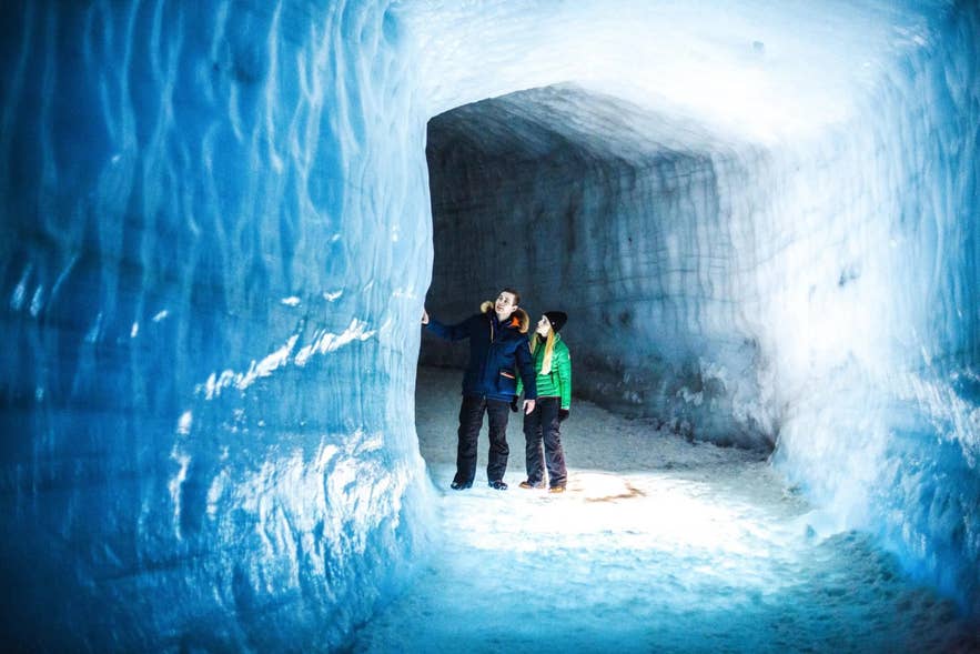 "Into the glacier"-istunnel