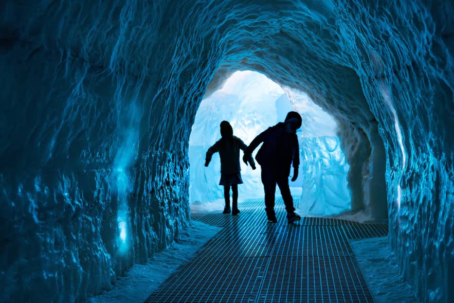Perlan-museet har en kunstig isgrotte, der er sjov for små børn