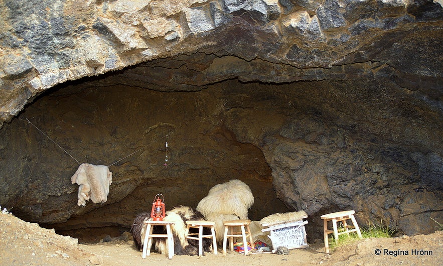 Jólasveinahellirinn cave at Hallarflöt Dimmuborgir