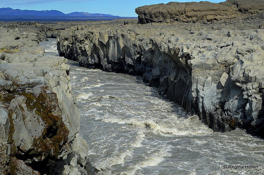 Jökulsá á Fjöllum by Gljúfrasmiður waterfall