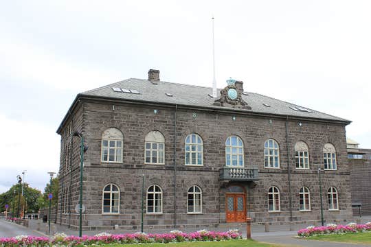 Small-Group 10-Day Guided Ring Road and Snaefellsnes Peninsula Tour