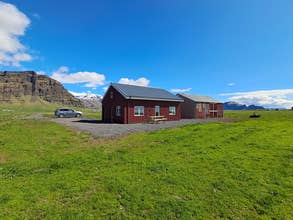 The Forgotten Farmhouse tilbyder gratis parkering.
