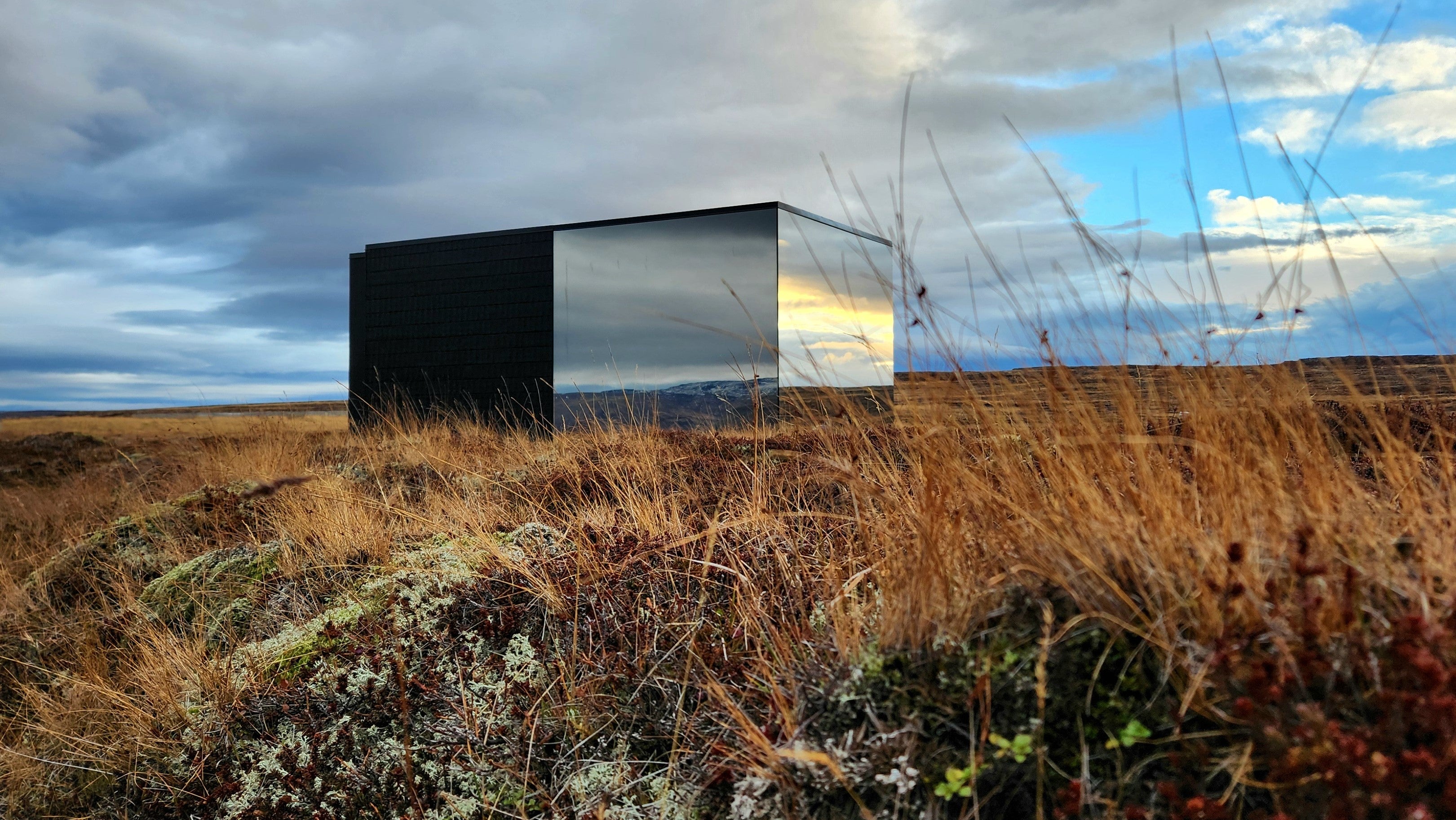 Mystic Light Lodge в Западной Исландии отличается уникальной архитектурой.