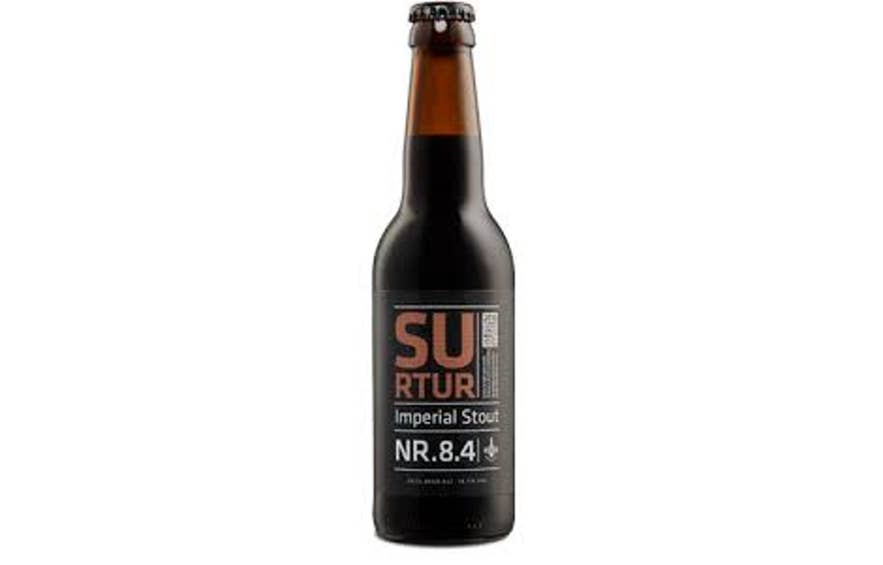 Surtur 8.4 Imperial Stout — крепкое крафтовое пиво от Borg Brugghus, один из самых крепких сортов в Исландии.