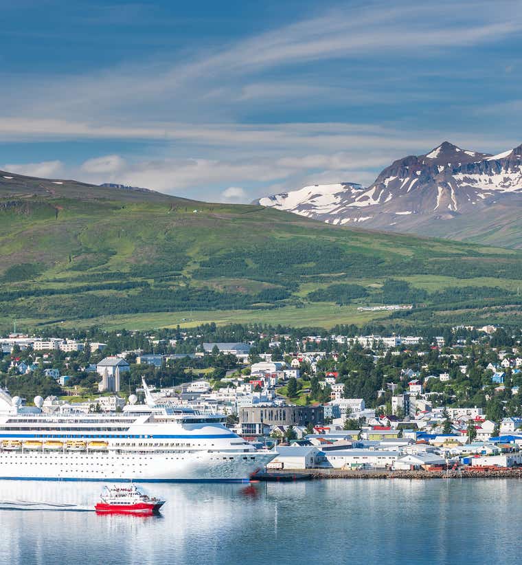 resized-akureyri car rental.jpg