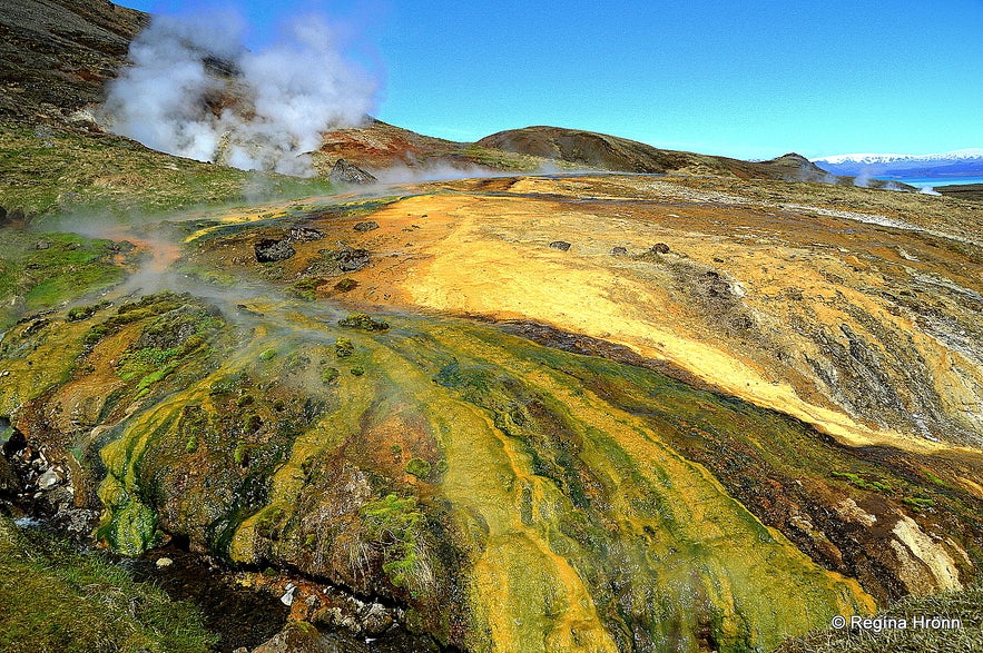 A helicopter ride in Iceland - geothermal areas