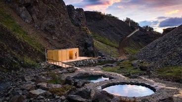 I Bagni di Husafell Canyon sono incastonati in una valle dell'Islanda occidentale.