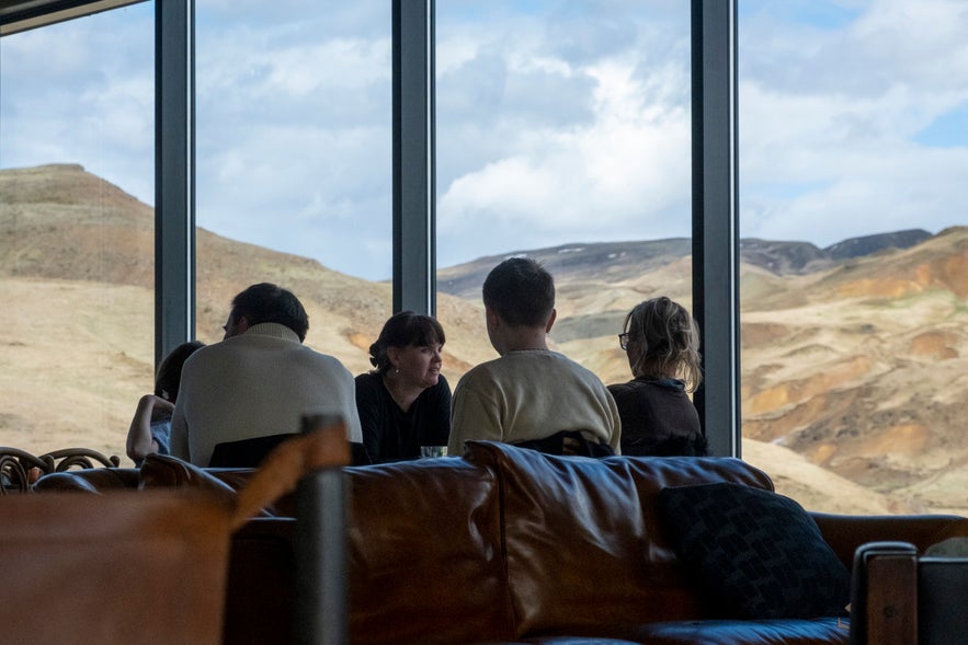 Das neue Cafe mit Blick auf die Berge