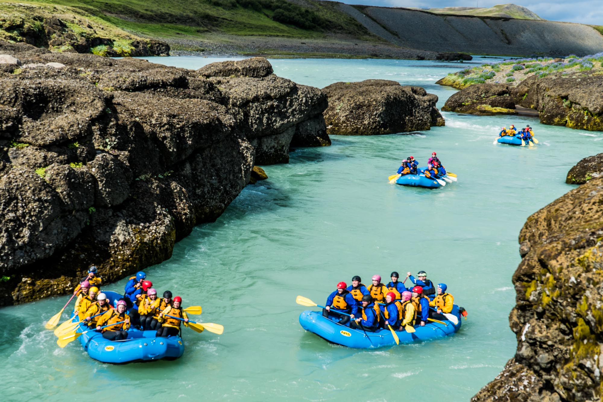 Rafting na południu Islandii to rodzinna zabawa.