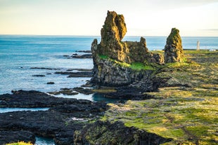Londrangar es una columna de basalto en Islandia.