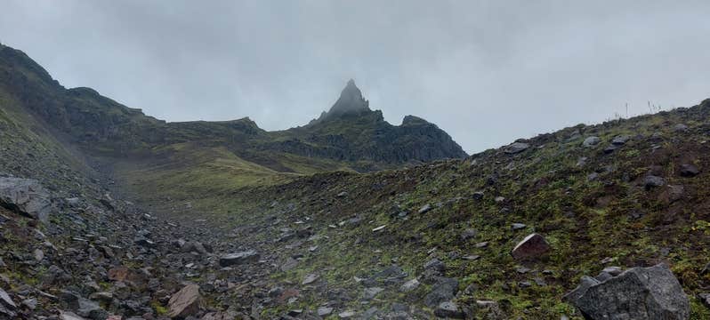 9-Hour Private Guided Mountain Climbing Tour of Hraundrangi from Akureyri