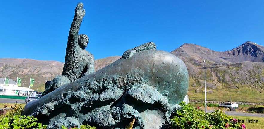 Beautiful Artwork by the noted Sculptor Ragnar Kjartansson Senior Beautiful Artwork by the noted Sculptor Ragnar Kjartansson Senior