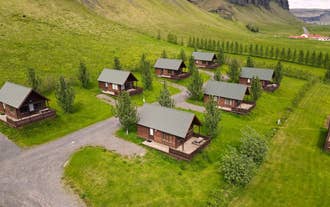 Horgsland Guesthouse has plenty of comfortable cabins for larger groups.