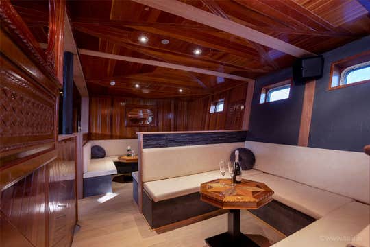 Luxury New Year's Eve Firework Cruise from Reykjavik on a Yacht