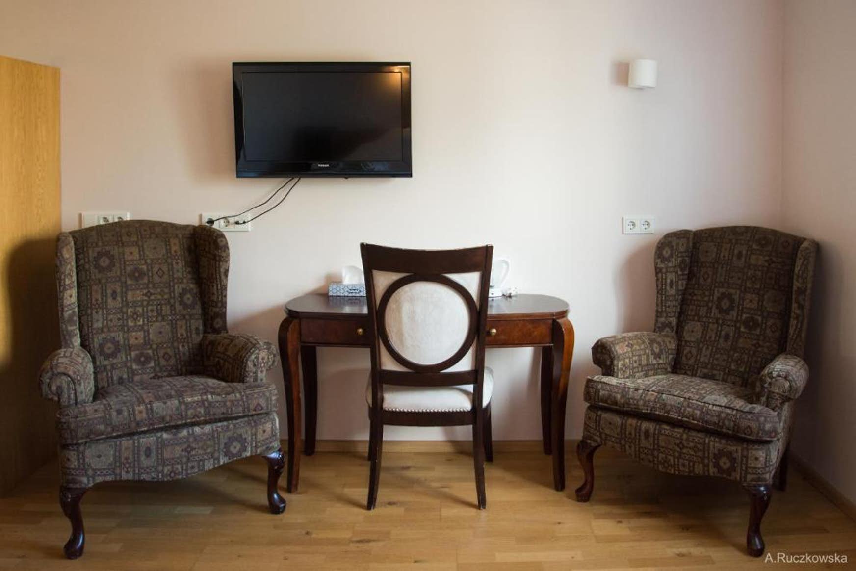 Hotel Burfell's rooms all have TVs.