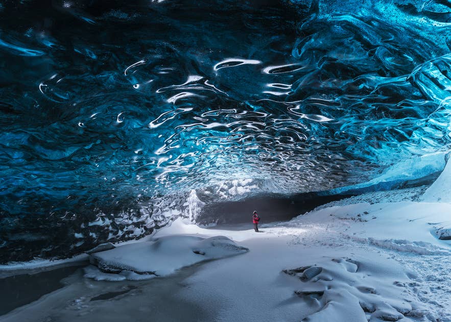 5 jours en Islande avec une visite guidée dans les grottes de glace de Vatnajokull et des paysages d’hiver gelés.