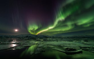 Én uges vinterpakke med nordlys, isgrotter og nationalparker