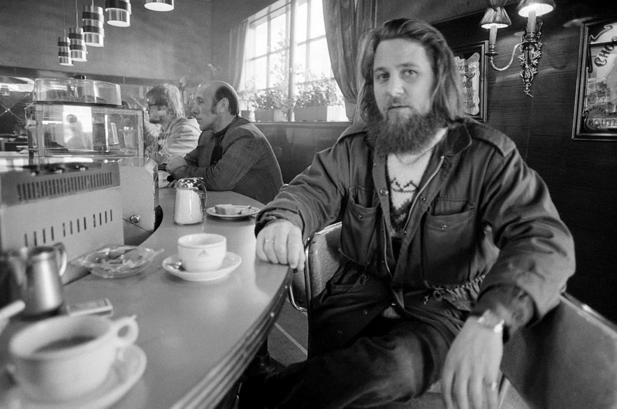 Priki&eth;のレトロな内装は居心地の良い雰囲気を演出します。