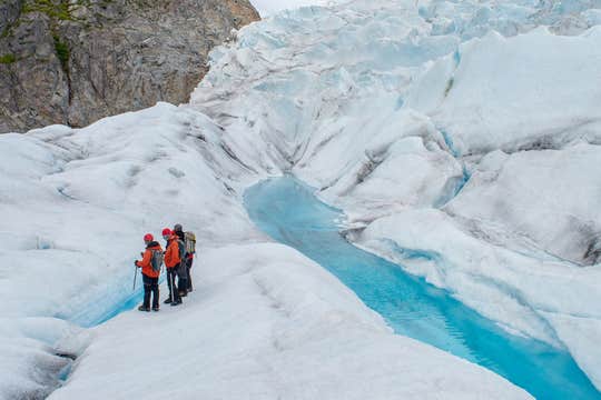 瓦特纳冰川冰川徒步+蓝冰洞探秘|杰古沙龙冰河湖出发,自驾集合