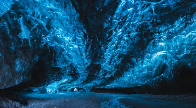 瓦特纳冰川蓝冰洞超级吉普3小时旅行团 | 杰古沙龙冰河湖出发 