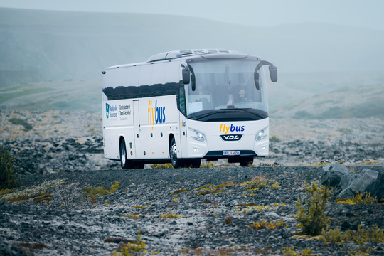 Flybus-Transfer von Hotels in Reykjavik zum internationalen Flughafen in Keflavík