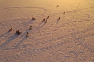 Gletsjer Sneeuwscootertocht op de Myrdalsjokull -gletsjer vlakbij Vik