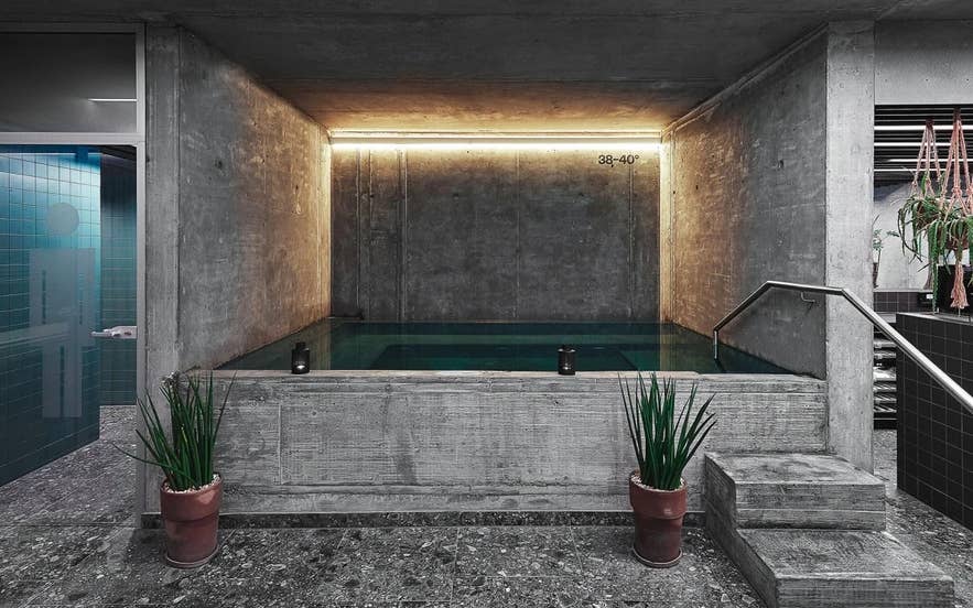 Jörgensen Kitchen & Bar offers access to Miðgarður Spa, a main course and a drink for just 51 USD.