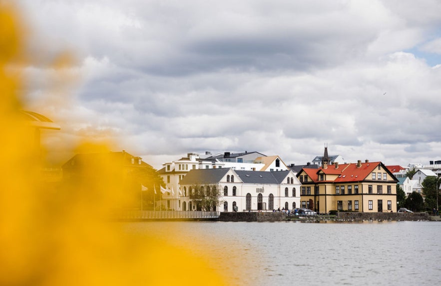 IÐNÓ is located right by the lovely Tjornin lake in downtown Reykjavik, Iceland