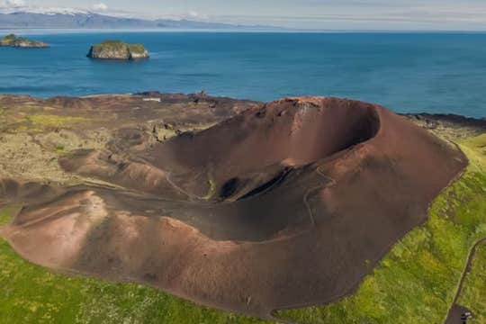 Private Westman Islands Tour with a Volcano Hike and Boat Trip from Reykjavik