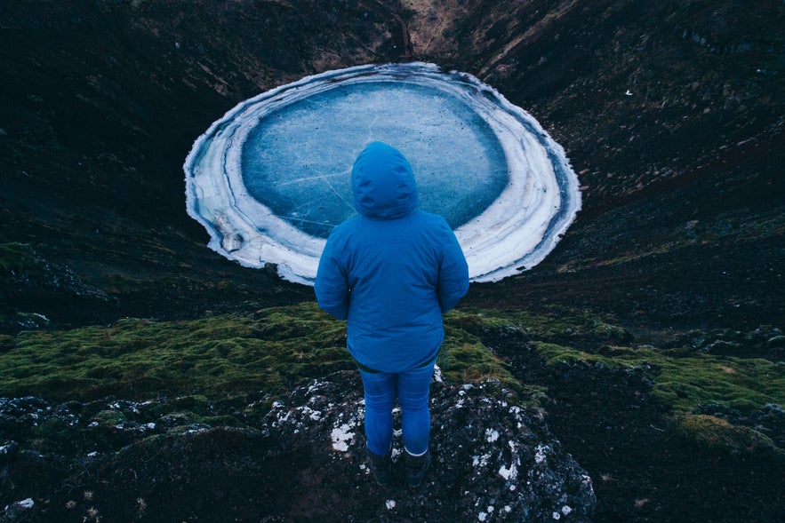 结冰的凯瑞斯火山口