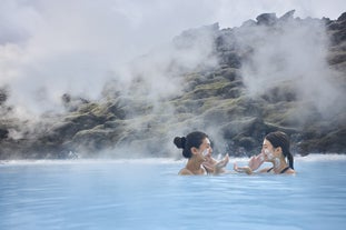 Blue Lagoon es un balneario islandés.