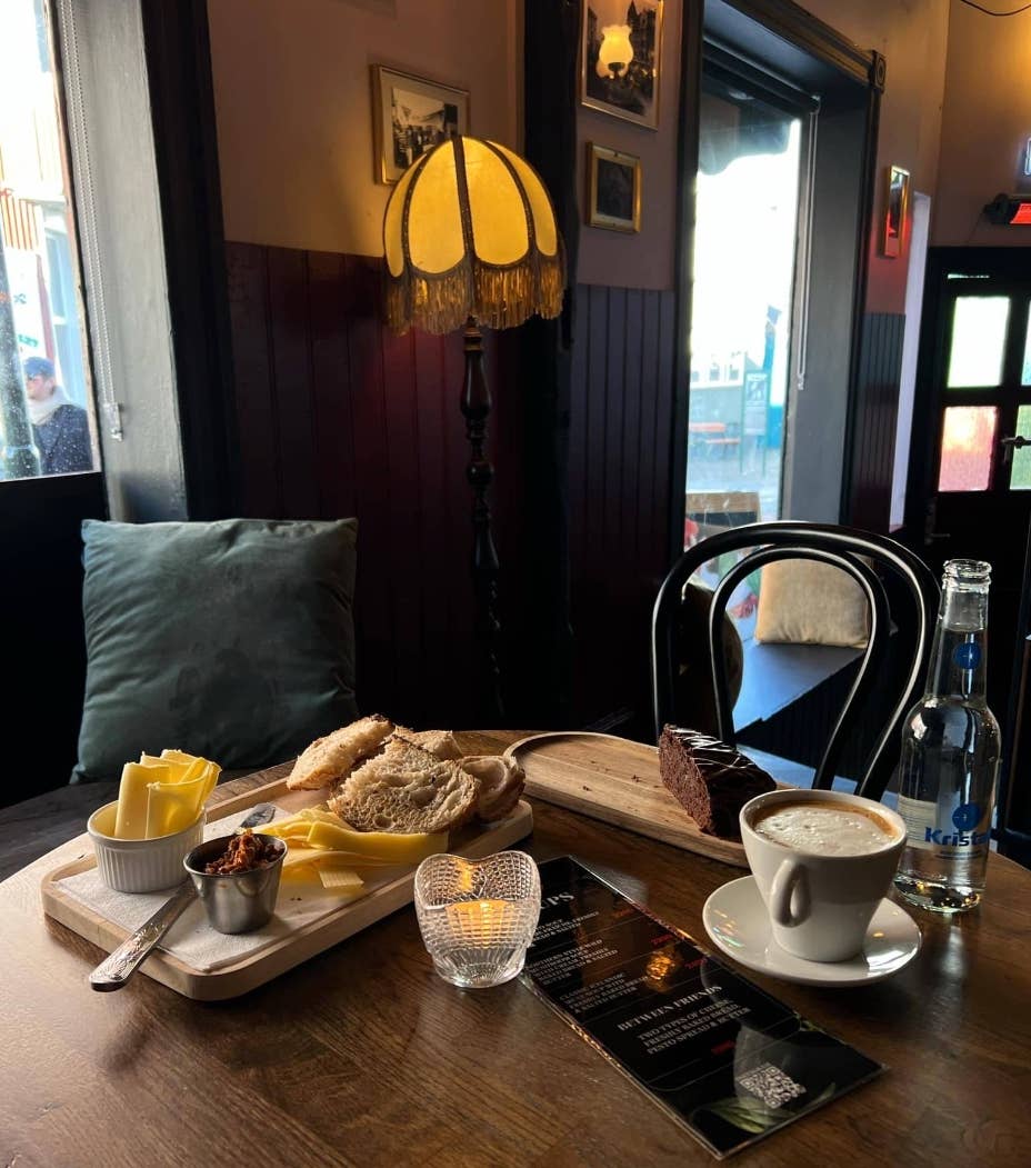 22 Bar | Guide to Iceland