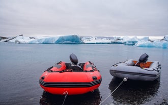 Båttur på glaciärsjön Fjallsárlón i Vatnajökull nationalpark