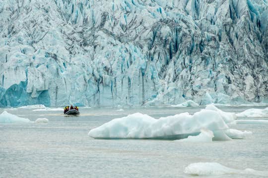 Tour en Bateau sur la Lagune Glaciaire de Fjallsarlon au Parc National de Vatnajokull