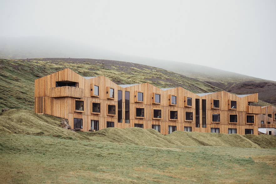 Highland Base accommodatie omringd door de bergen van Kerlingarfjoll, IJsland. Highland Base accommodatie omringd door de bergen van Kerlingarfjoll, IJsland.