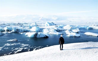 Floating icebergs in Jokulsarlon Glacier Lagoon with Vatnajokull Glacier in the background.